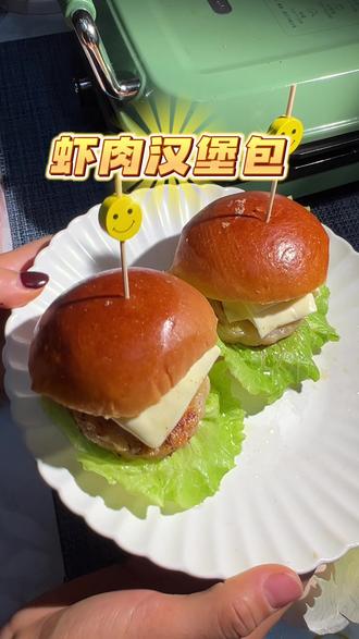 包含沉浸在胜利的快乐，汉堡队赢得宝贵三分的词条