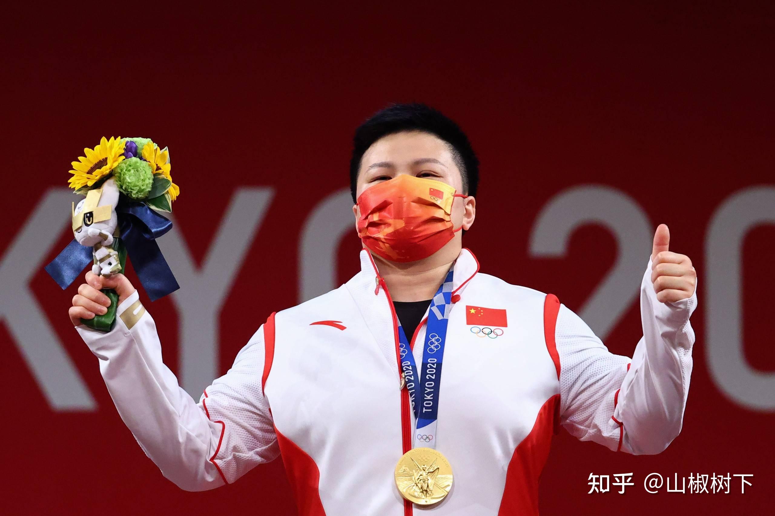 阿根廷籍篮球运动员埃尔曼成功获得银牌