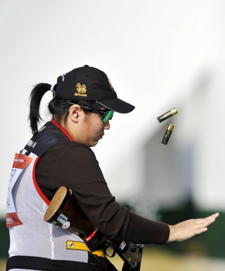 包含巴拿马射击选手神准夺得一金的词条