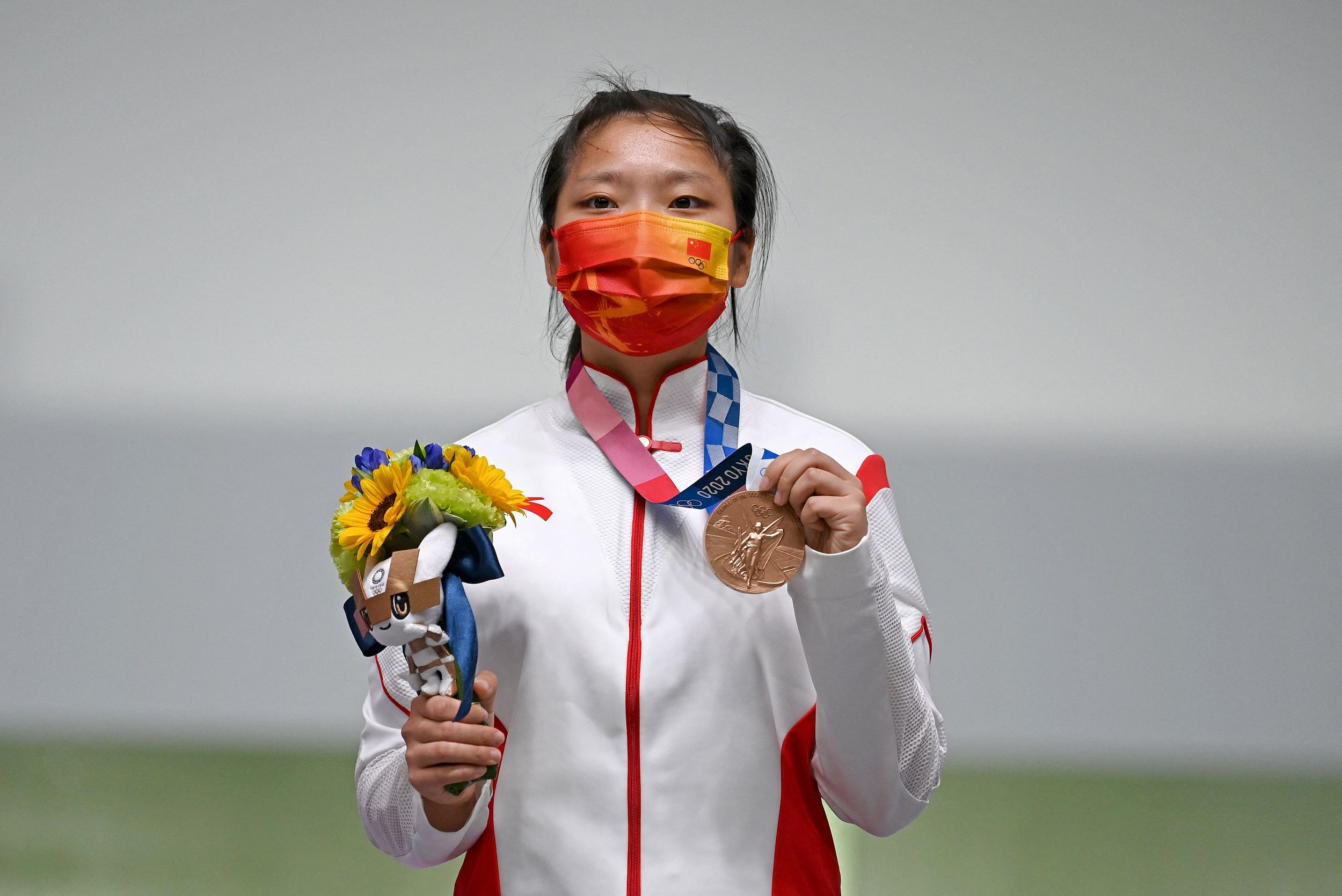 包含巴拿马射击选手神准夺得一金的词条