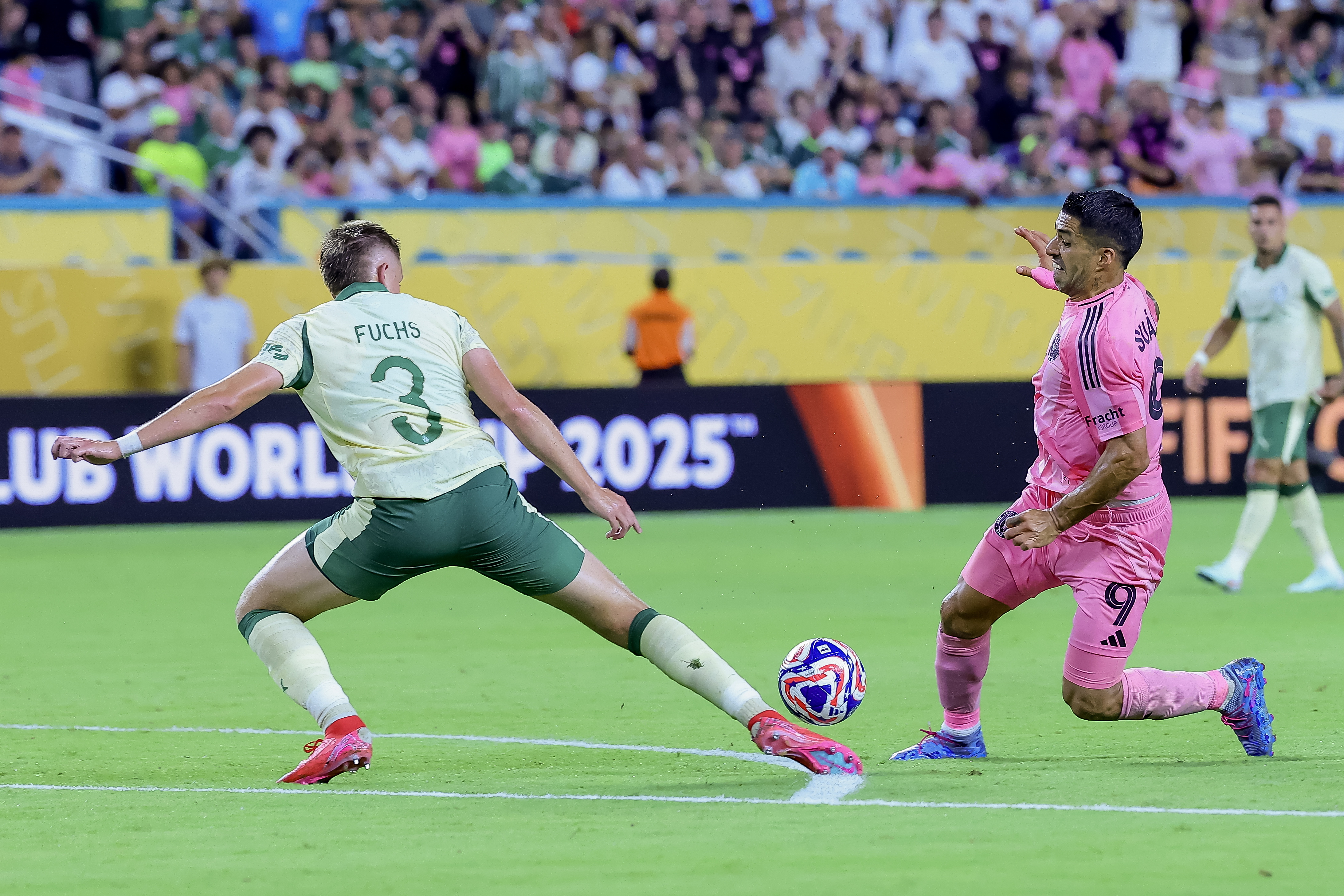 国际级足球比赛成为顶尖聚焦