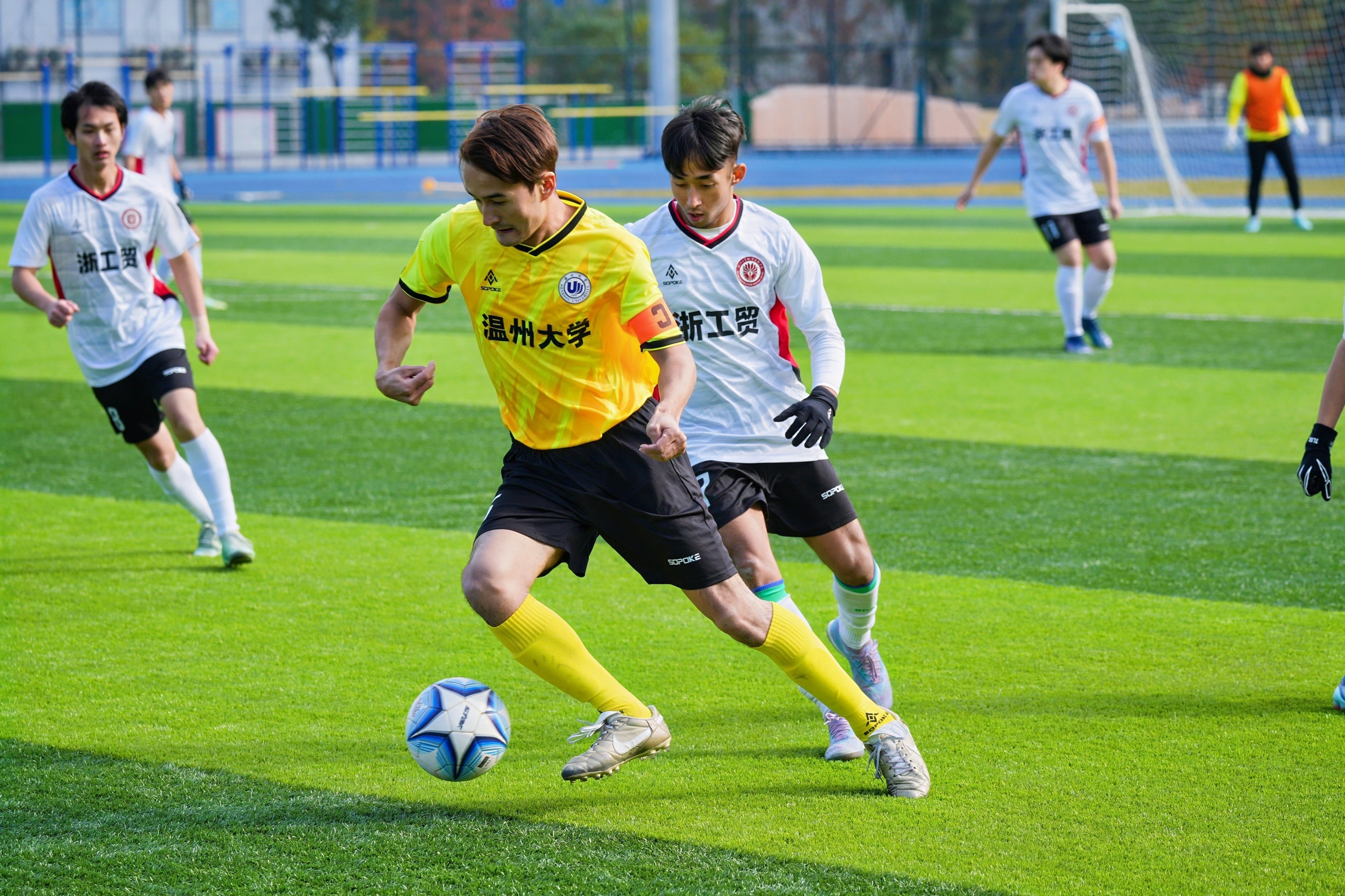 球员技术展现个性，比赛场上风云突变的简单介绍