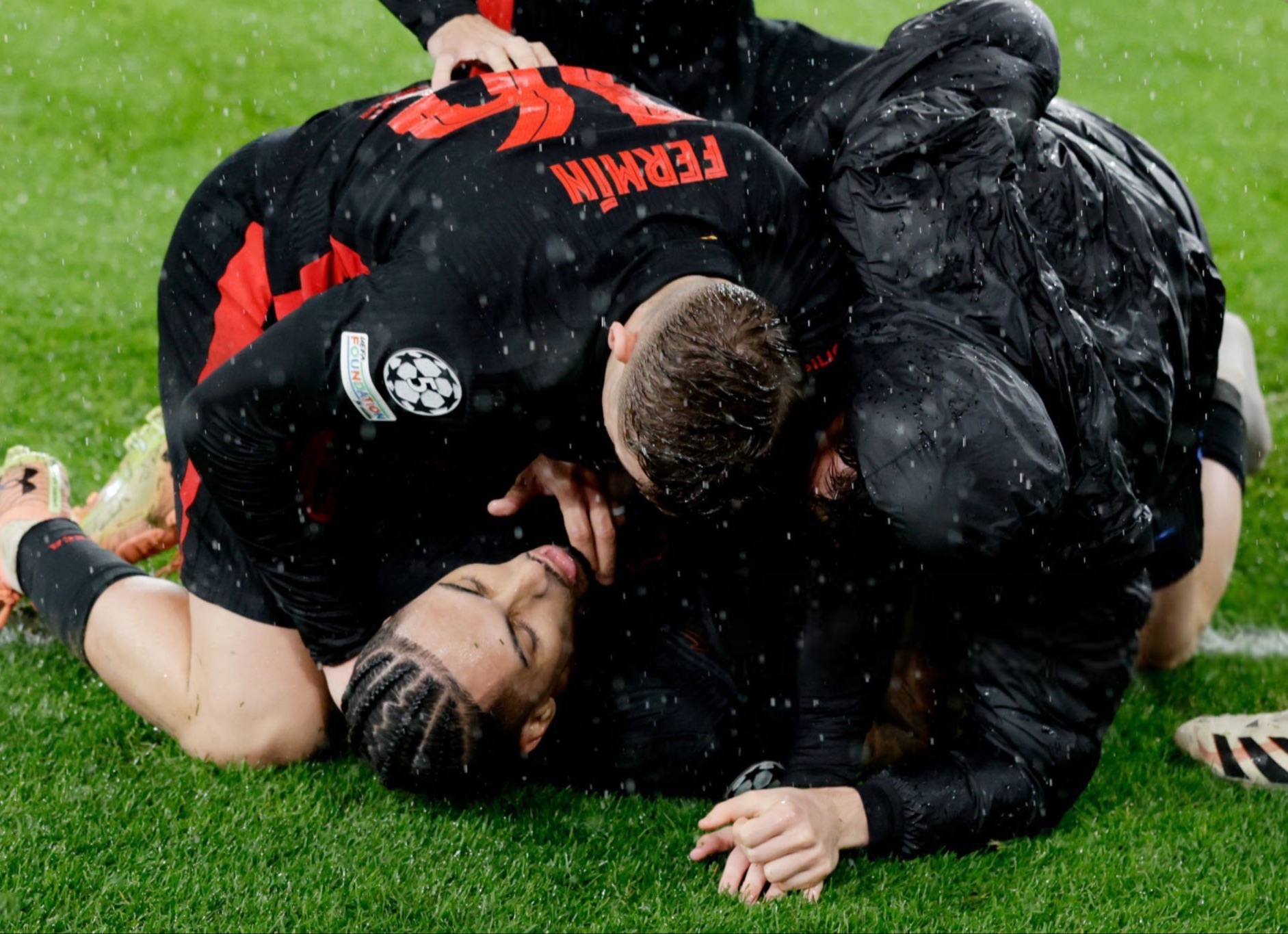 包含瓦伦西亚客场报围，绝杀维拉利尔完成逆转的词条