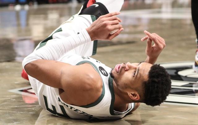 篮网惨败雄鹿,遭遇三连败 篮网惨败雄鹿,遭遇三连败