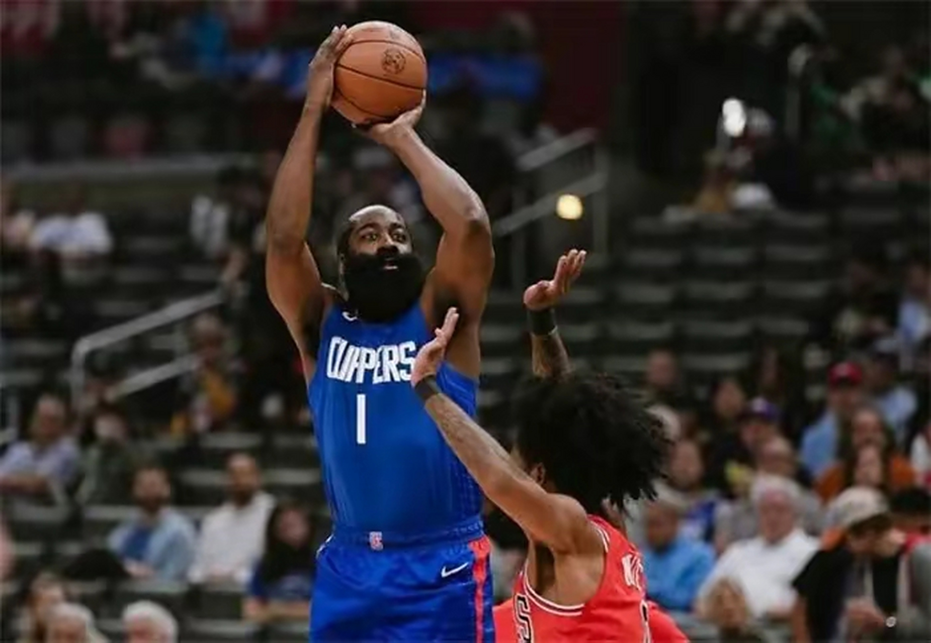 火箭遭遇季后赛遇袭，哈登三双无助球队取胜