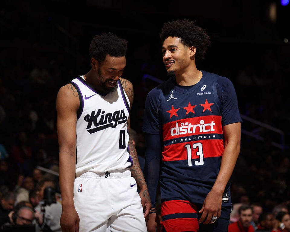 马刺客场击败国王,继续领跑西部 马刺客场击败国王,继续领跑西部