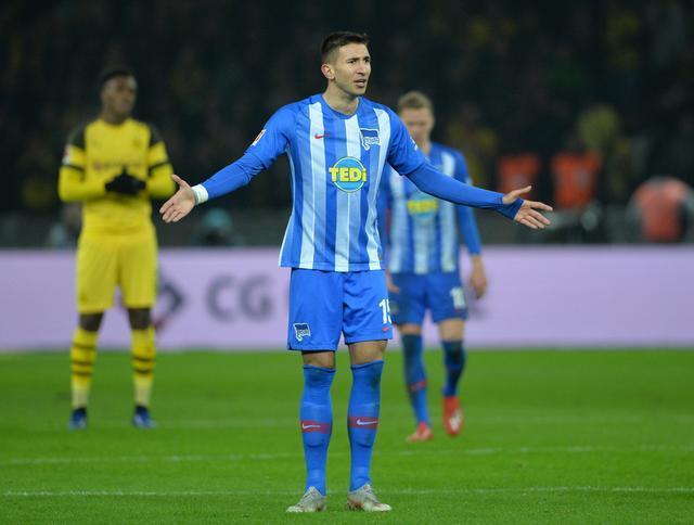 柏林赫塔主场告负,排名下滑困境 柏林赫塔主场告负,排名下滑困境