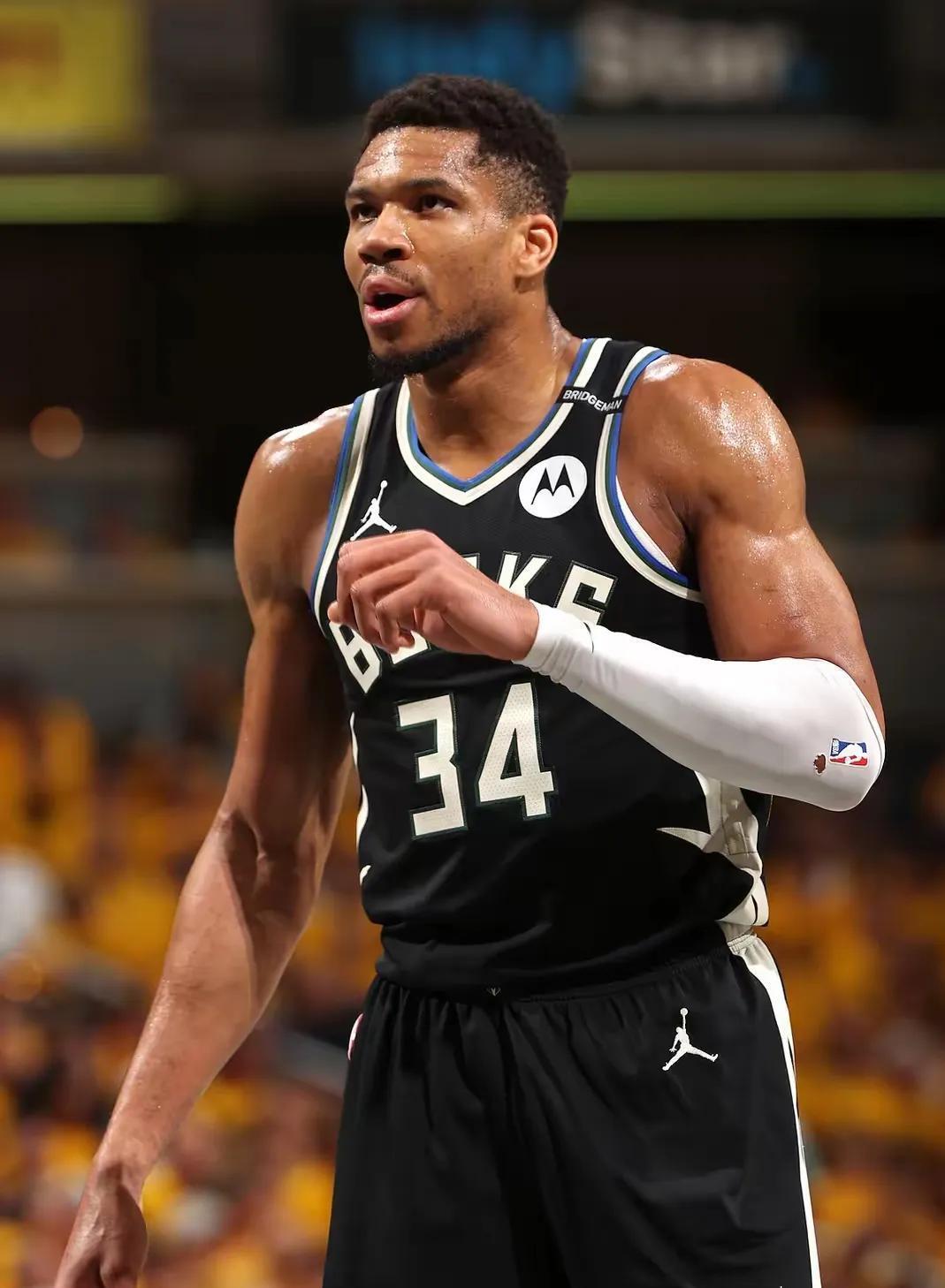 北京队完胜鹈鹕，字母哥刷新纪录